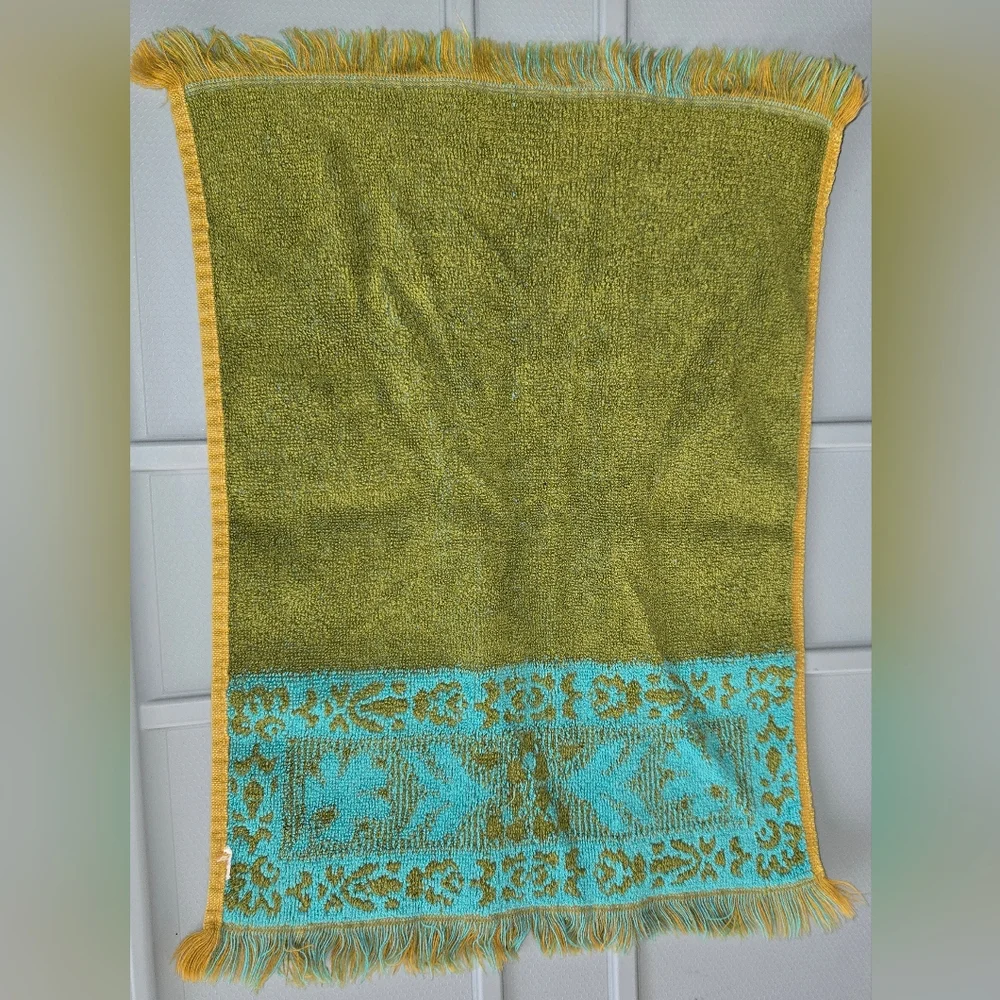Vintage Stevens Utica Funky Fingertip Towel
